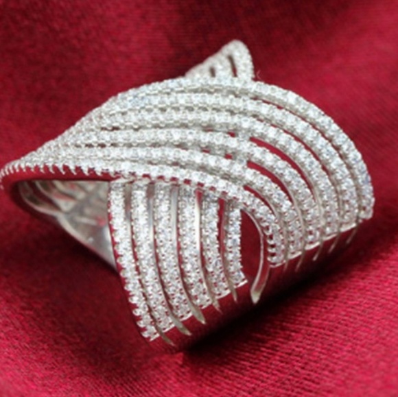 CLEARANCE!! SLASHED PRICE 😍 Criss-cross design. - Picture 3 of 7